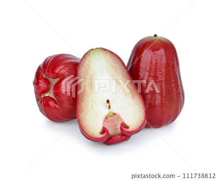 rose apple isolated on white background 111738612