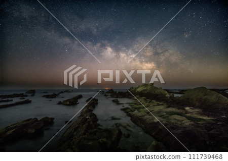 Milky Way on Hiraiso Coast, Hitachinaka City, Ibaraki Prefecture 111739468