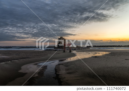 Torii and sunrise on the Nako coast, Iwaki City, Fukushima Prefecture Torii and sunrise on the Nako coast, Iwaki City, Fukushima Prefecture 111740072