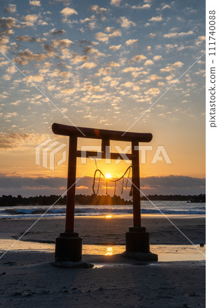 Torii and sunrise on the Nako coast, Iwaki City, Fukushima Prefecture Torii and sunrise on the Nako coast, Iwaki City, Fukushima Prefecture 111740088