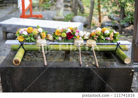鎌倉242江良天神社7花護手水 鎌倉242江良天神社7花護手水 111741816