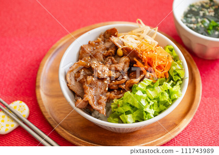 Easy bibimbap bowl 111743989