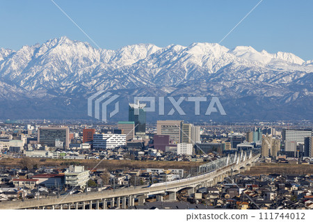 Shinkansen running with the Tateyama mountain range in the background Shinkansen running with the Tateyama mountain range in the background 111744012