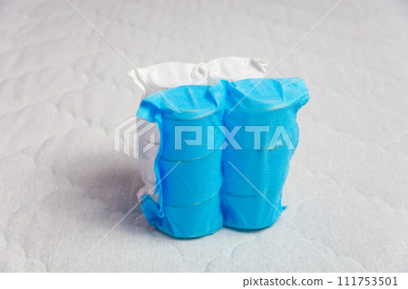 Independent spring block packed in blue spunbond. 111753501