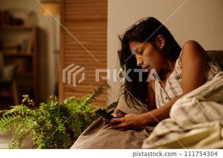 Scrolling through new posts after sleep 111754304