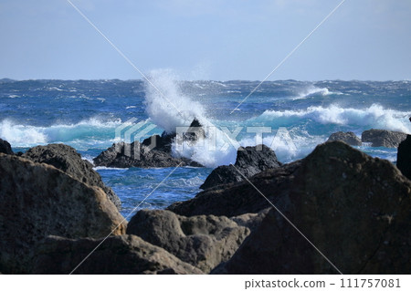 Waves holding reefs at Cape Muroto (Muroto City, Kochi Prefecture) Waves holding reefs at Cape Muroto (Muroto City, Kochi Prefecture) 111757081