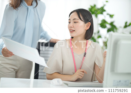 Businesswomen having a meeting in the office Businesswomen having a meeting in the office 111759291
