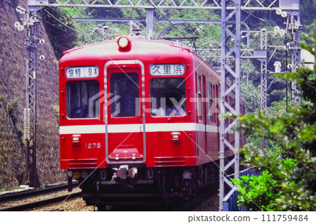 Keikyu, former 1000 class 1275, express train, Yokosuka Chuo-Keihin Yasuura (Prefectural University), June 25, 1980 111759484