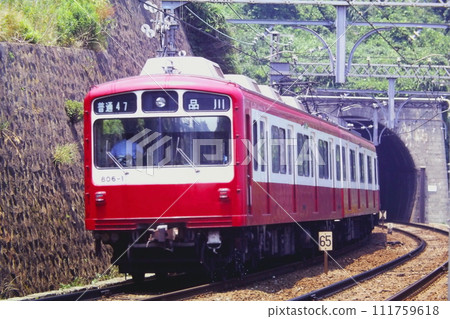 京急 800 系列 806-1~3,普通列車,橫須賀中央 - 京濱安浦(縣立大學)。 1980 年 6 月 25 日 京急 800 系列 806-1~3,普通列車,橫須賀中央 - 京濱安浦(縣立大學)。 1980 年 6 月 25 日 111759618