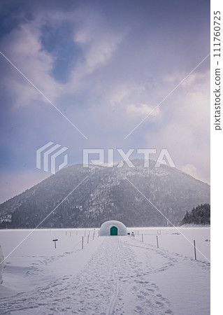 Shikaribetsu Lake Kotan scenery Shikaribetsu Lake Kotan scenery 111760725