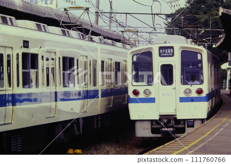 1980 年 7 月 27 日，豪德寺的小田急 9000 9701 型和 5200 5262F 型 111760766