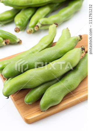 在白色背景上的素拉豆 111761232