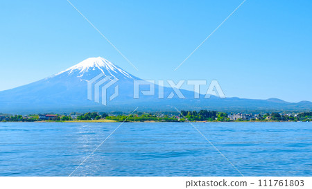 Mt. Fuji seen from Lake Kawaguchi (May) 111761803