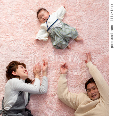 Family bedtime art family photo 111761843