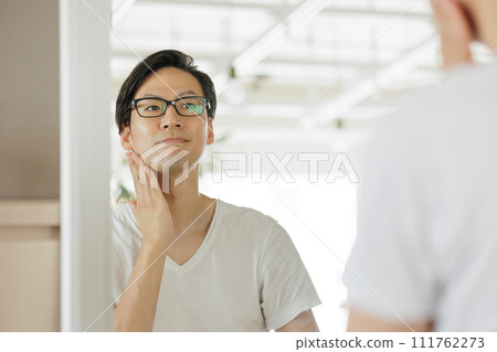 Men's skin care 111762273