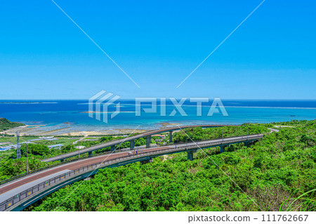 Niraikanai Bridge [Okinawa scenery] 111762667