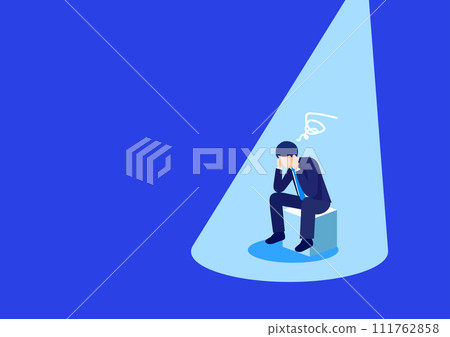 一位擔心的男性商人抱著頭 111762858