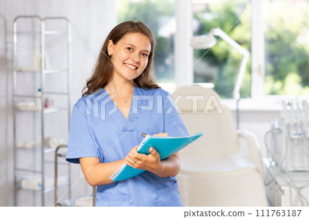 cosmetic specialist efficiently manages cosmetic specialist efficiently manages 111763187
