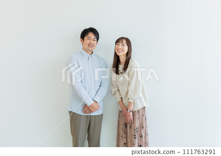 Middle couple portrait Middle couple portrait 111763291