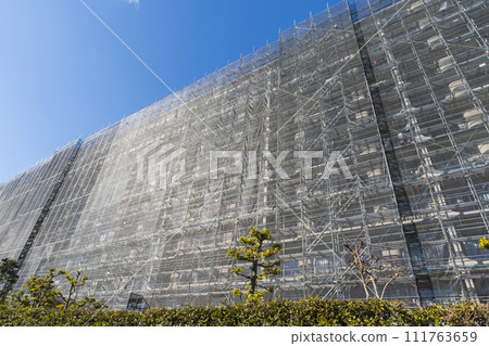 Protection net for condominium exterior renovation work Protection net for condominium exterior renovation work 111763659