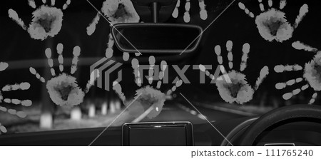 汽車擋風玻璃上無數手印 | 恐怖畫面 111765240