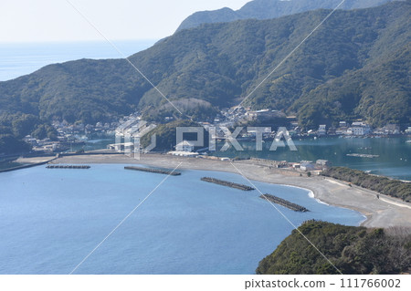 從三重縣南伊勢町南海展望公園看到的小浦丹羽海灘 從三重縣南伊勢町南海展望公園看到的小浦丹羽海灘 111766002