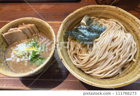[拉麵/沾麵]海鮮/豬骨/蔬菜湯/全麥粗麵沾麵（整條/從前面） 111766273