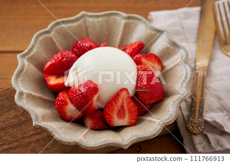 Burrata cheese and strawberry caprese Burrata cheese and strawberry caprese 111766913