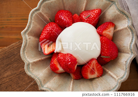 Burrata cheese and strawberry caprese 111766916
