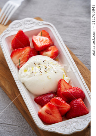 Burrata cheese and strawberry caprese Burrata cheese and strawberry caprese 111766942