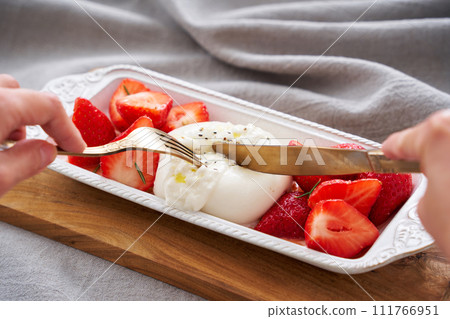 Burrata cheese and strawberry caprese Burrata cheese and strawberry caprese 111766951