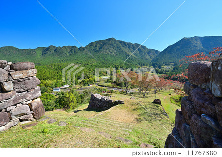 三重縣熊野市伊勢國赤城城遺址（赤城城公園）的石牆和弧形環 111767380