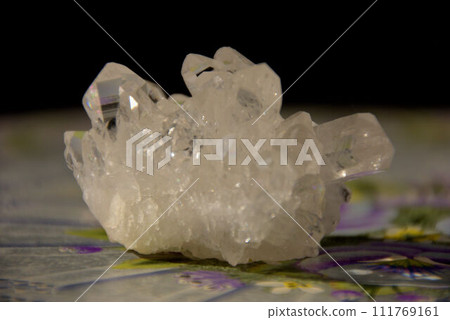 水晶簇花高油漆背景 水晶簇花高油漆背景 111769161