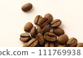 咖啡豆散開 111769938