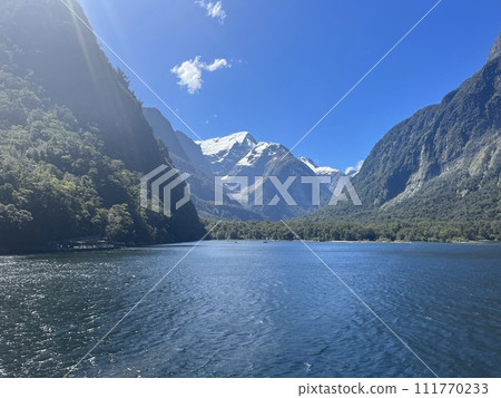 Milford Sound, a world heritage site in New Zealand's South Island 111770233