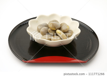 boiled mucuna beans 111771266