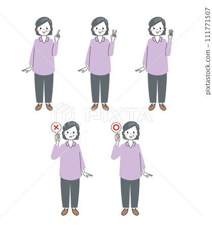 一組姿勢各異的老年婦女 一組姿勢各異的老年婦女 111771507