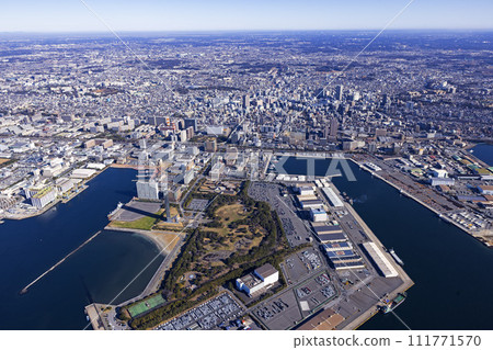 從千葉港鳥瞰千葉市 111771570
