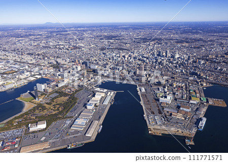 從千葉港鳥瞰千葉市 111771571