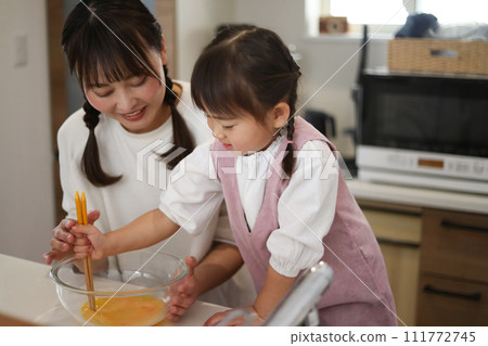 parent and child to cook 111772745