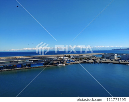 The Tateyama Mountain Range across the sea The Tateyama Mountain Range across the sea 111775595