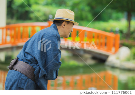 一個穿著浴衣的中年男人 111776061