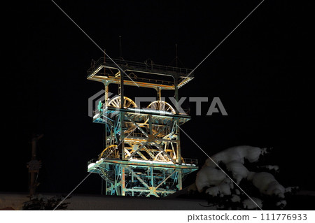 Shaft illuminated 111776933