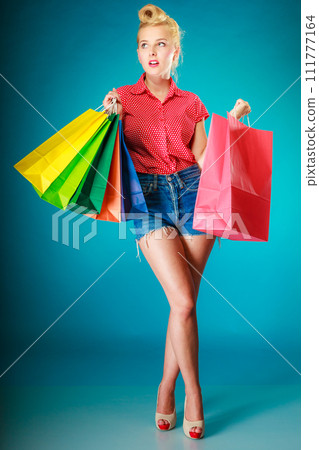 Pinup girl with shopping bags buying clothes. Sale 111777164