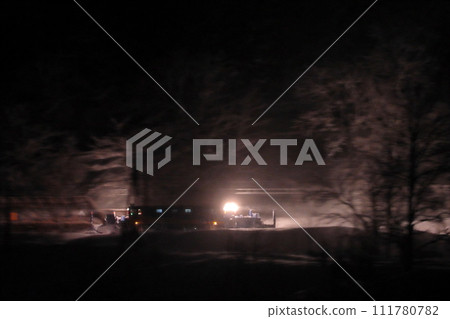 Oito Line ENR-1000 class vehicle cutting through the dark night to clear snow_Photo taken on February 11, 2024 Oito Line ENR-1000 class vehicle cutting through the dark night to clear snow_Photo taken on February 11, 2024 111780782