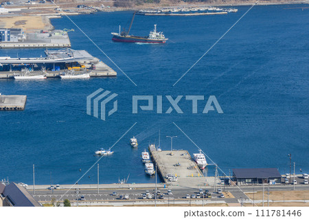 俯瞰女川灣的宮城 111781446