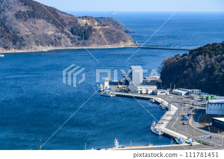 俯瞰女川灣的宮城 111781451