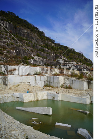 石切山（Ishigiri Mountains）是日本最大的稻田採石場，位於日本茨城縣笠間市。 111782382