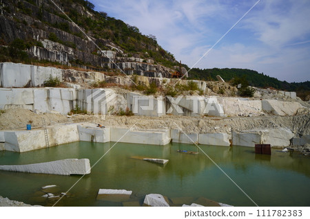 石切山（Ishigiri Mountains）是日本最大的稻田採石場，位於日本茨城縣笠間市。 111782383