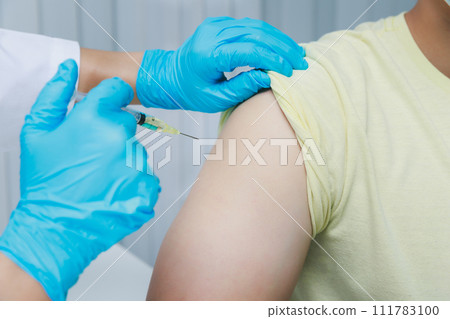 Volunteer tested covid-19 vaccine. Researchers are inventing vaccines to treat COVID-19 virus. Volunteer tested covid-19 vaccine. Researchers are inventing vaccines to treat COVID-19 virus. 111783100